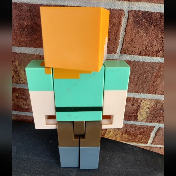Huge 12" Minecraft female character action figure great condition - Picture 5 of 5